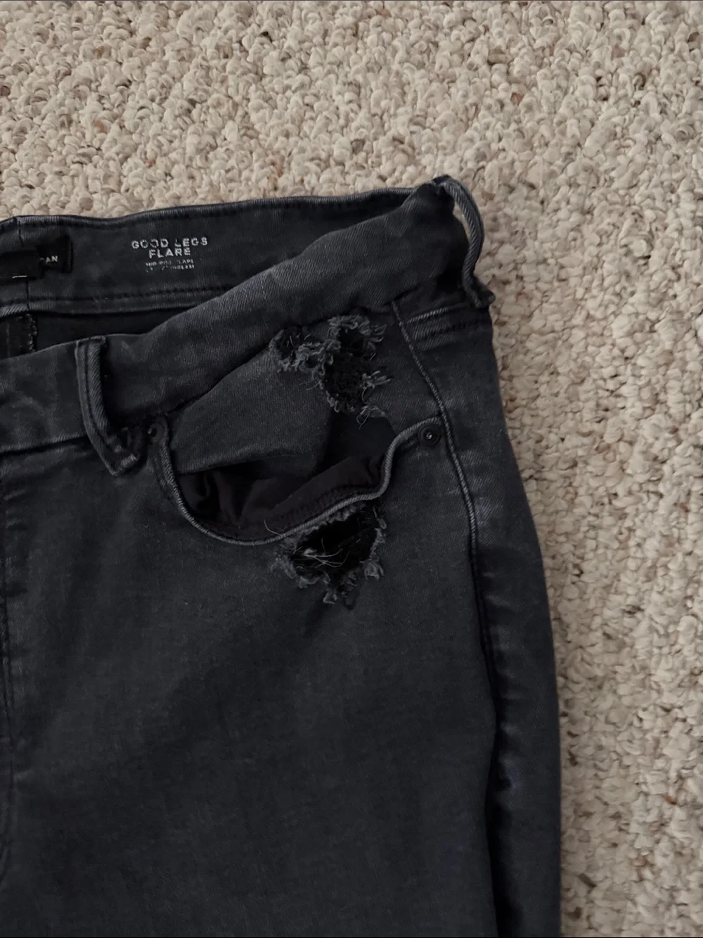 Good American Jeans with Subtle Distress   SIZE: 14-16 (fits everyone line)
